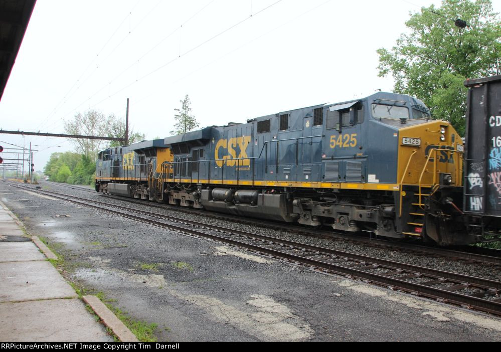 CSX 5425 on M404